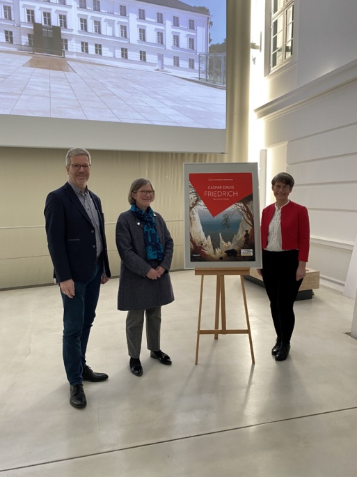 Oberbürgermeister Dr. Stefan Fassbinder, Dr. Ruth Slenczka (Direktorin des Pommerschen Landesmuseums) und Birte Frenssen (Kunsthistorikerin am Pommerschen Landesmuseum) im Pommerschen Landesmuseum 