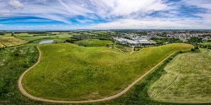 180-Grad-Blick auf den Deponieberg von oben