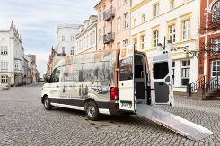 der neue Friedrich-Bus auf dem Marktplatz