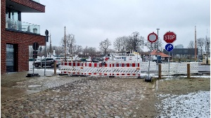 Noch ist die Kreuzung Kuhstraße Hansering abgesperrt - © Pressestelle der Universitäts- und Hansestadt Greifswald Noch ist die Kreuzung Kuhstraße Hansering abgesperrt