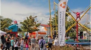 Kinder und Familien beim Fest der Stadtwerke