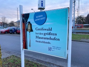 Informationstafel aus der neuen Fun-Fact-Kampagne der Greifswald Marketing GmbH