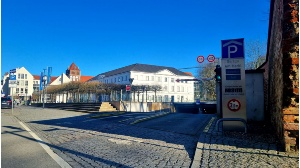 Ein- und Ausfahrt der Tiefgarage am Markt in der Greifswalder Innenstadt