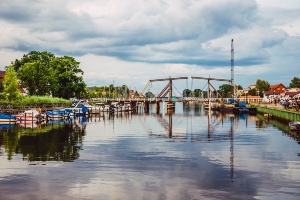 Ansicht der Wiecker BRücke vom Yachtweg aus