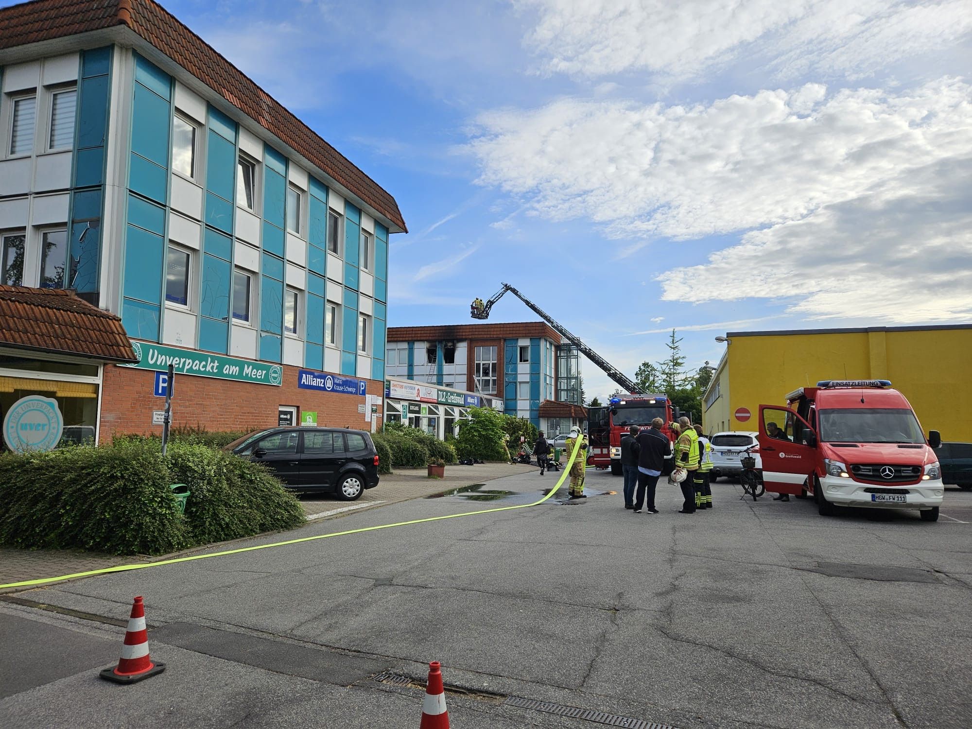 /export/sites/hgw/de/.galleries/Pressestelle-Pressemitteilungen/Pressemitteilungen-2024/Feuerwehr-loescht-Brand-in-Greifswalder-Fluechtlingsunterkunft-Foto-Sebastian-Dahm.jpg