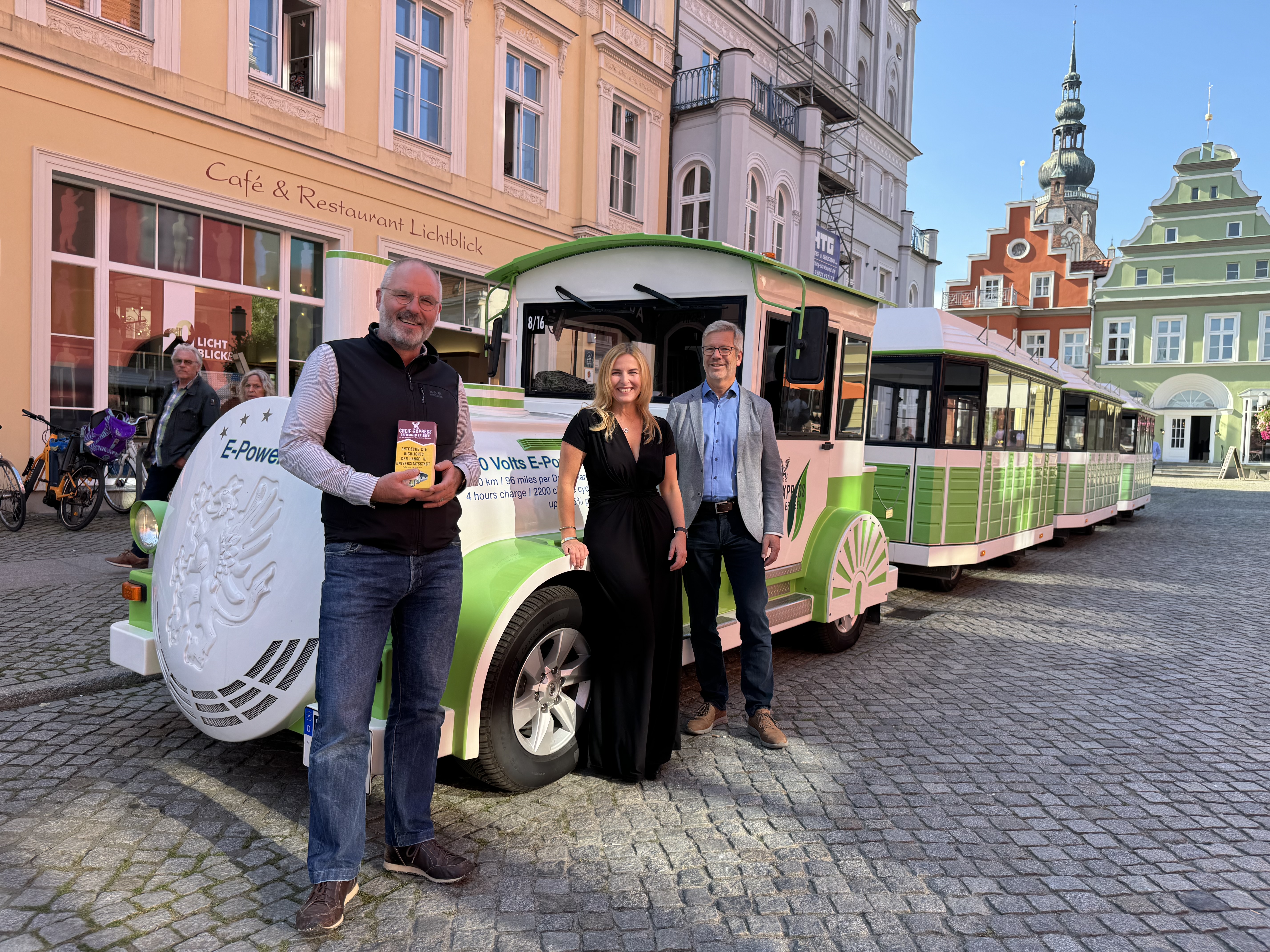 /export/sites/hgw/de/.galleries/Pressestelle-Pressemitteilungen/Pressemitteilungen-2024/GREIF-EXPRESS-Jungfernfahrt-in-Greifswald-23.09.2024-Foto-Pressestelle-5.jpeg