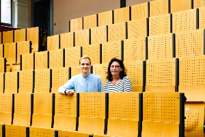 Leiterin der CDF-Schule Anke Thurow besichtigt mit stud. Prorektor Lukas Voigt die Räume der Universität (1), Fotograf Lukas Voigt - © Lukas Voigt Leiterin der CDF-Schule Anke Thurow besichtigt mit stud. Prorektor Lukas Voigt die Räume der Universität (1), Fotograf Lukas Voigt