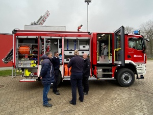Innenminister Christian Pegel übergibt neues Tanklöschfahrzeug an die Greifswalder Feuerwehr