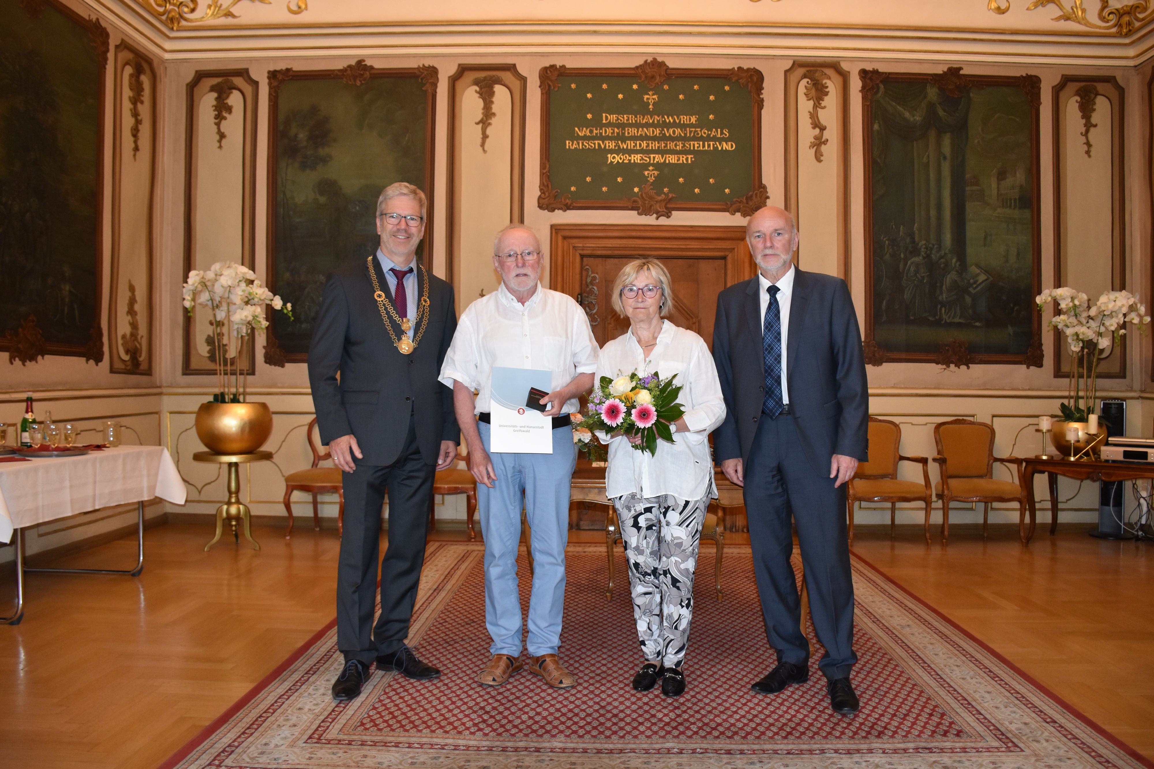 /export/sites/hgw/de/.galleries/Pressestelle-Pressemitteilungen/Pressemitteilungen-2024/Nachehrung-zum-Stadtempfang-2024-Reinhard-Eichhorst-erhaelt-Silbernen-Greifen-Foto-Julia-Heidemann-19.JPG