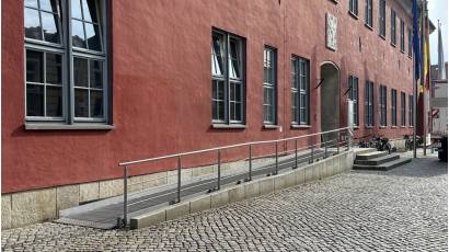 Rollstuhlrampe Rathaus c Pressestelle UHGW