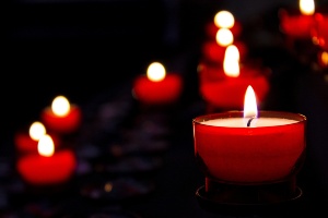 candle-2309133_1920 © Paul Steuber auf Pixabay Kerze zum Gedenken Volkstrauertag