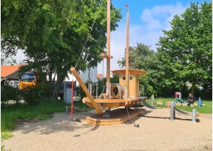 Gesamtaufnahmen des neuen Wackelschiffs in Greifswald-Wieck - © Tiefbau- und Grünflächenamt Gesamtaufnahmen des neuen Wackelschiffs in Greifswald-Wieck