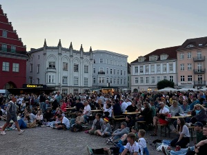 Public Viewing auf dem Marktplatz - © Pressestelle UHGW Public Viewing auf dem Marktplatz
