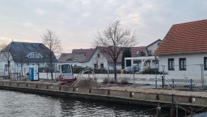Bauarbeiten zur Befestigung der Kaikante in Greifswald-Wieck 