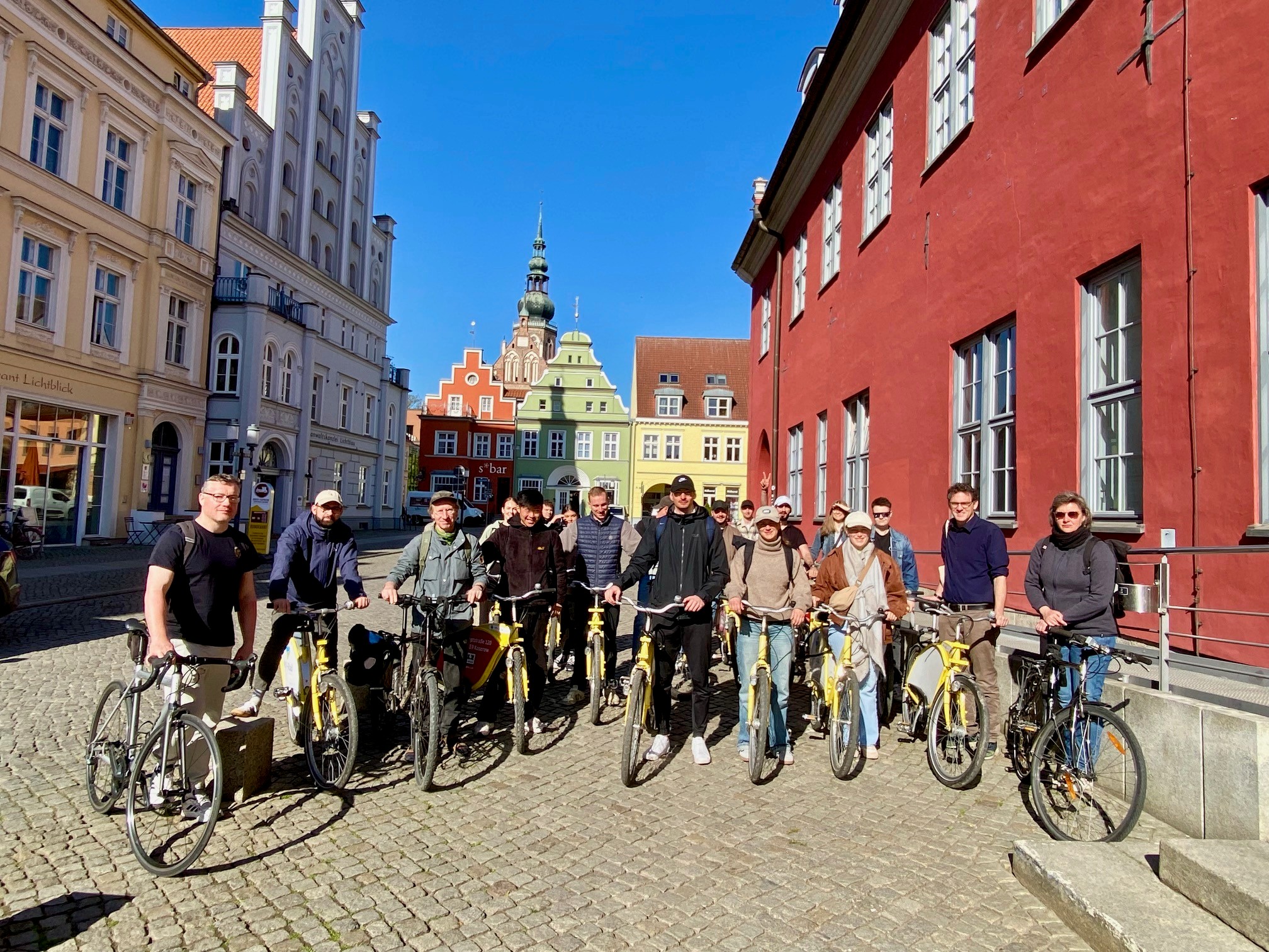 /export/sites/hgw/de/.galleries/Pressestelle-Pressemitteilungen/Pressemitteilungen-2025/Besuch-Studierende-aus-Berlin-fuer-Stadtplanung-Foto-Pressestelle-3.jpg