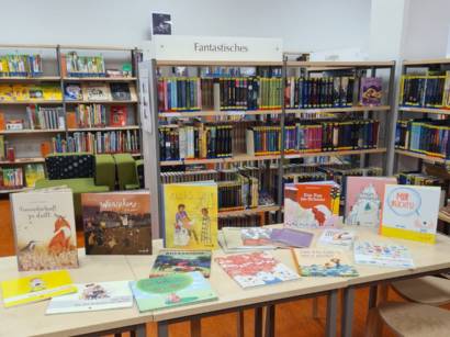 Bücher der Vielfalt für die Greifswalder Stadtbibliothek Foto UHGW 3