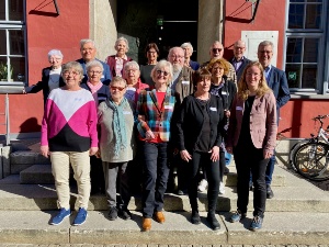 Die Mitglieder des Greifswalder Seniorenbeirats mit Dr. Stefan Fassbinder und Claudia Kowalzyck