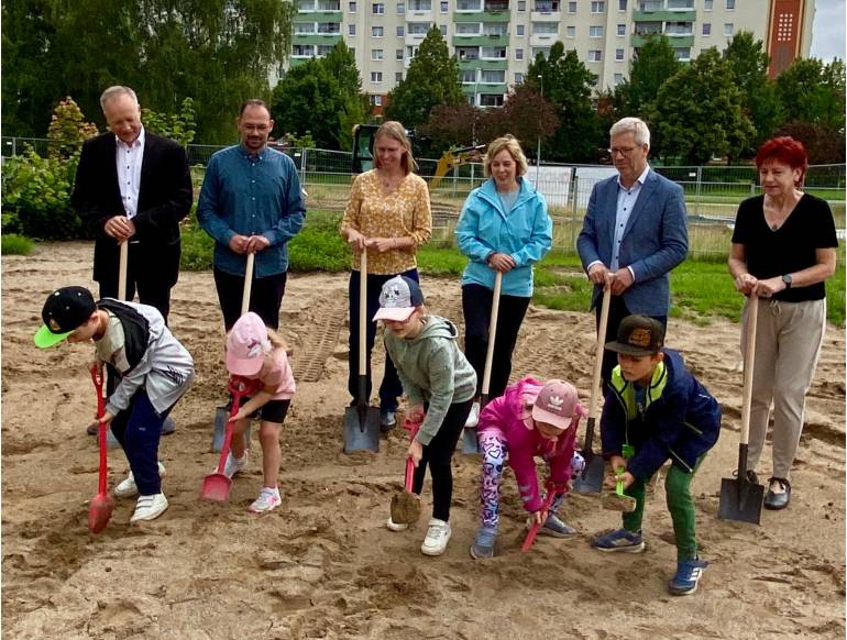 Erster Spatenstich für Neubau der Kita Regenbogen Foto Pressestelle 16