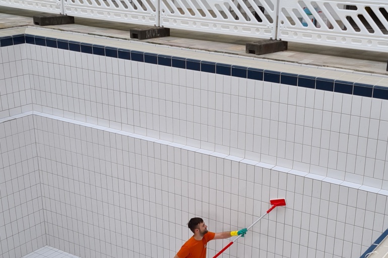 Grundreinigung im Freizeitbad Greifswald