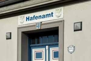 Hafenamt Wieck © André Gschweng Eingangsbereich vom Hafenamt in Wieck