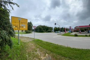 Kreuzungsbereich an der Stralsunder Straße mit Blick auf die Ladebower Chaussee