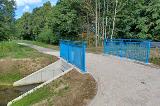 Neuer Durchlass für den Entwässerungsgraben 25-1 am Rundweg um den Ellernholzteich