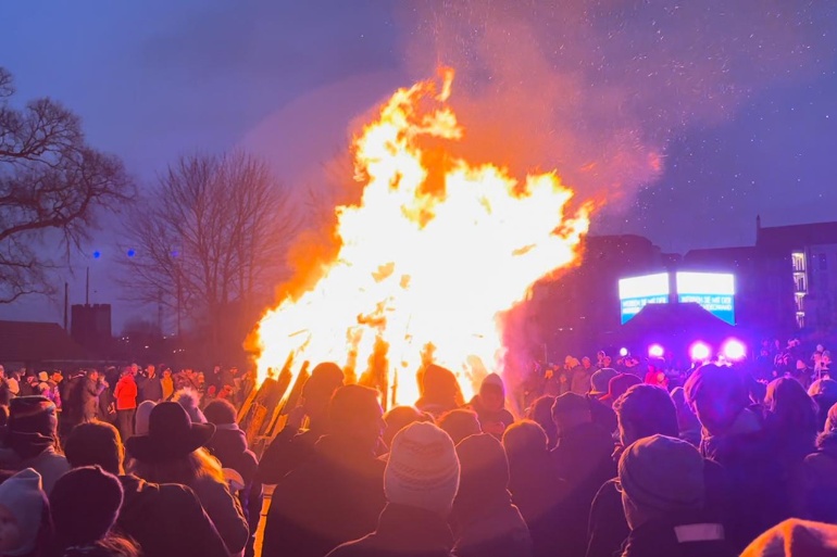 Osterfeuer am Greifswalder Museumshafen