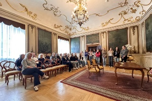 Schülerinnen und Schüler aus Lund und Greifswald bei einer Führung im Rathaus