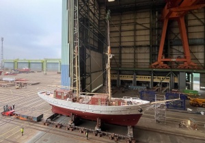 Transport der GREIF aus der Schiffbauhalle der Volkswerft Stralsund, Foto Friedrich Fichte (5)