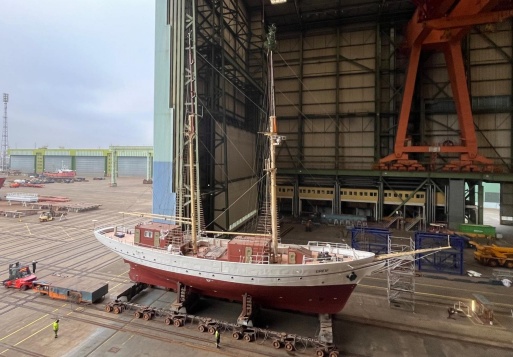 Transport der GREIF aus der Schiffbauhalle der Volkswerft Stralsund, Foto Friedrich Fichte (5)