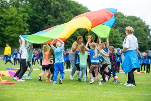 Hunderte Kinder bei 14.  Olympiade „Fit für die Schule“ im Volksstadion aktiv