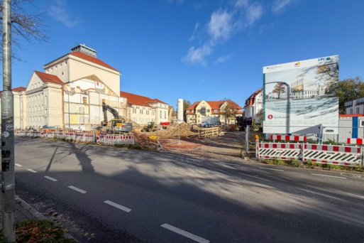 Anklamer Straße mit Blick auf die Baustelle am Theater