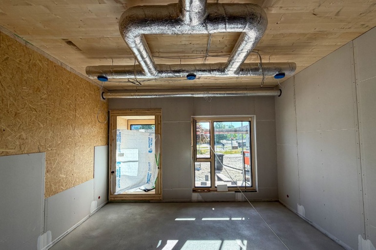 Einblick in die Räumlichkeiten der Kita Regenbogen - dem ersten kommunalen Holzbau der Stadt.
