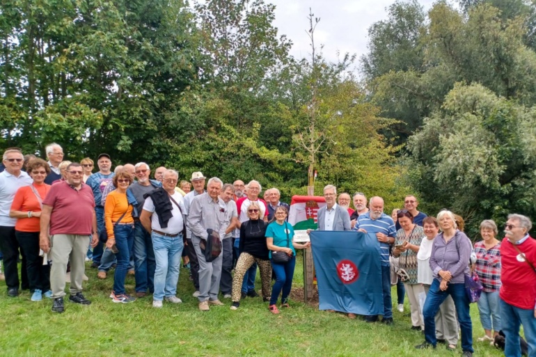 Baumwidmung ungarische Eiche im Stadtpark für ungarische Werktätige