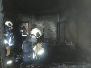 Einsatzkräfte der Feuerwehr Greifswald löschen Brand im Dubnaring (c) Feuerwehr Greifswald (5) © Feuerwehr Greifswald Einsatzkräfte der Feuerwehr Greifswald löschen Brand im Dubnaring