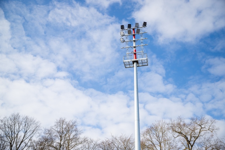 Flutlichtmast im Volksstadion