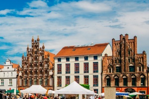Gotische Marktfassaden © Wally Pruß Blick auf die gotischen Giebelhäuser am Markt 11 und 13