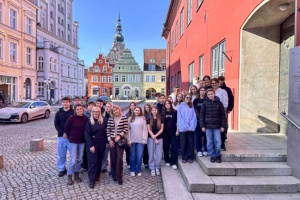 Polnische Schüler aus Goleniow und Schüler der Arndtschule zu Gast im Rathaus