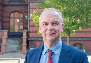 Prof. Dr. Steffen Fleßa © Jan Meßerschmidt Portrait von Prof. Dr. Steffen Fleßa - Professor für Allgemeine Betriebswirtschaftslehre und Gesundheitsmanagement an der Universität Greifswald