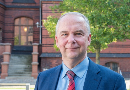 Portrait von Prof. Dr. Steffen Fleßa - Professor für Allgemeine Betriebswirtschaftslehre und Gesundheitsmanagement an der Universität Greifswald 