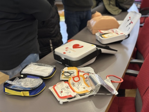 Defibrillator als Vorführgerät bei einer Schulung