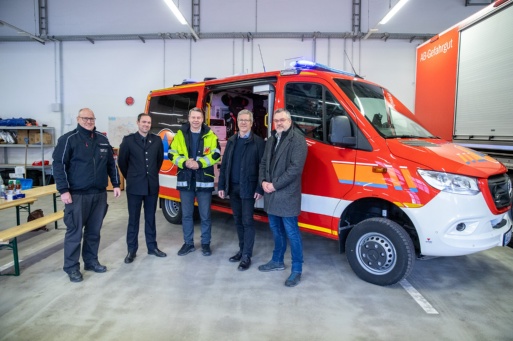 Übergabe CBRN-Fahrzeug - v.l.n.r.: Lars Cornelius, Norbert Stawinski, Michael Sack, Dr. Stefan Fassbinder, Steffen Winckler