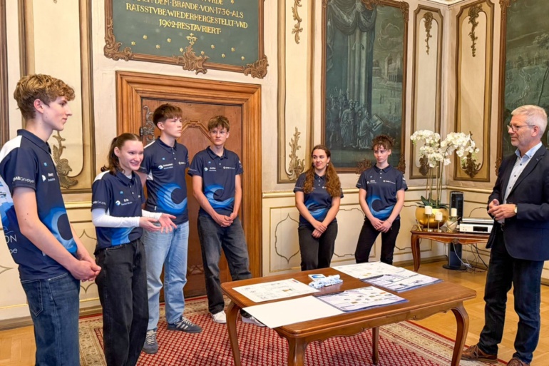 Greifswalder STEM Racing-Team "Baltic Evolution" im Gespräch mit OB Dr. Stefan Fassbinder
