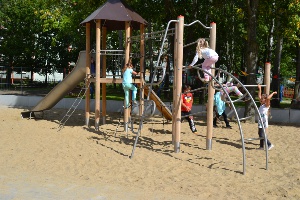 Spielplatz auf dem Schulhof der Weinert-Schule