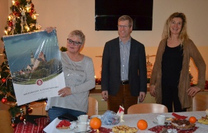 Oberbürgermeister Dr. Fassbinder übergibt Spende vom Stollenverkauf an Obdachlosenhaus