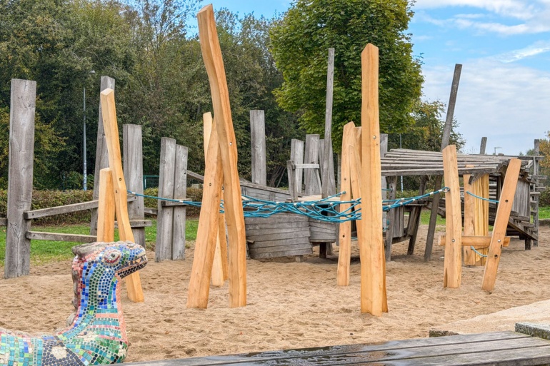 reparierte Hölzer am Spielplatz Salinenstraße