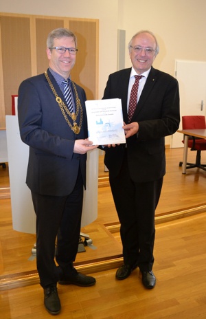 Übergabe Urkunde Reformationsstadt, Foto Pressestelle - © Pressestelle Übergabe Urkunde Reformationsstadt, Foto Pressestelle