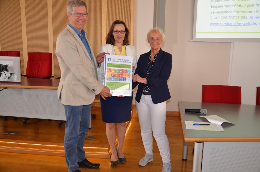 /export/sites/hgw/de/.galleries/Pressestelle-Pressemitteilungen/Urkundenuebergabe-Nachhaltige-Stadt-Foto-Pressestelle-1.JPG