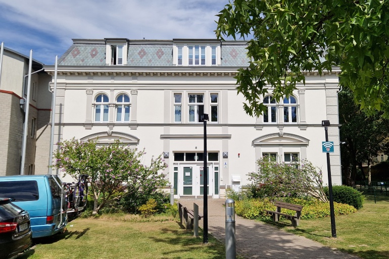 Außenansicht Verwaltungsgebäude am Tierpark
