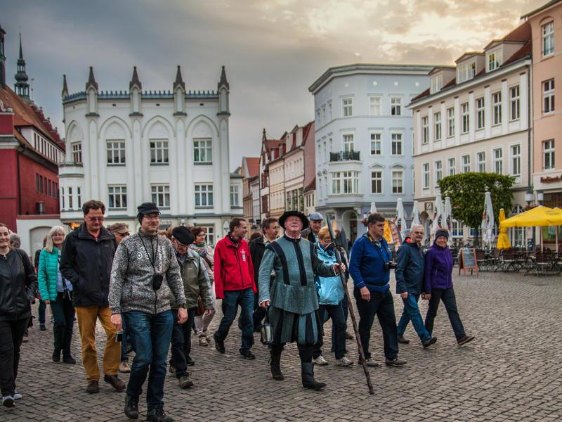Nachtwächterführung in der Greifswalder Altstadt Nachtwächterführung in der Greifswalder Altstadt